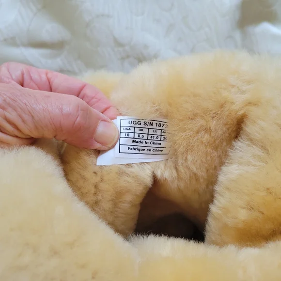 Ugg Boots Women's Bailey Button Triplet. Tan Size 10. - Picture 9 of 10